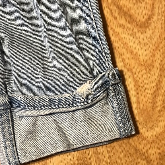 Hollister Low-Rise Crop Boyfriend Jeans. size 00R w23 l25 - Picture 4 of 5